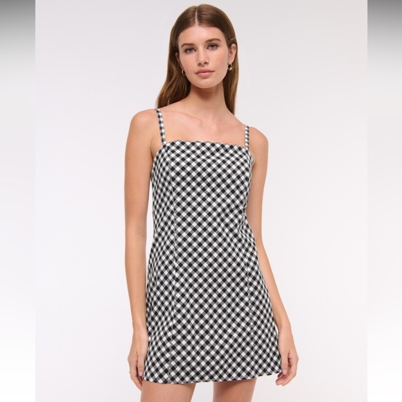 Abercrombie & Fitch Black and White Gingham Bra-Free Everyday Skort Dress - Picture 3 of 10